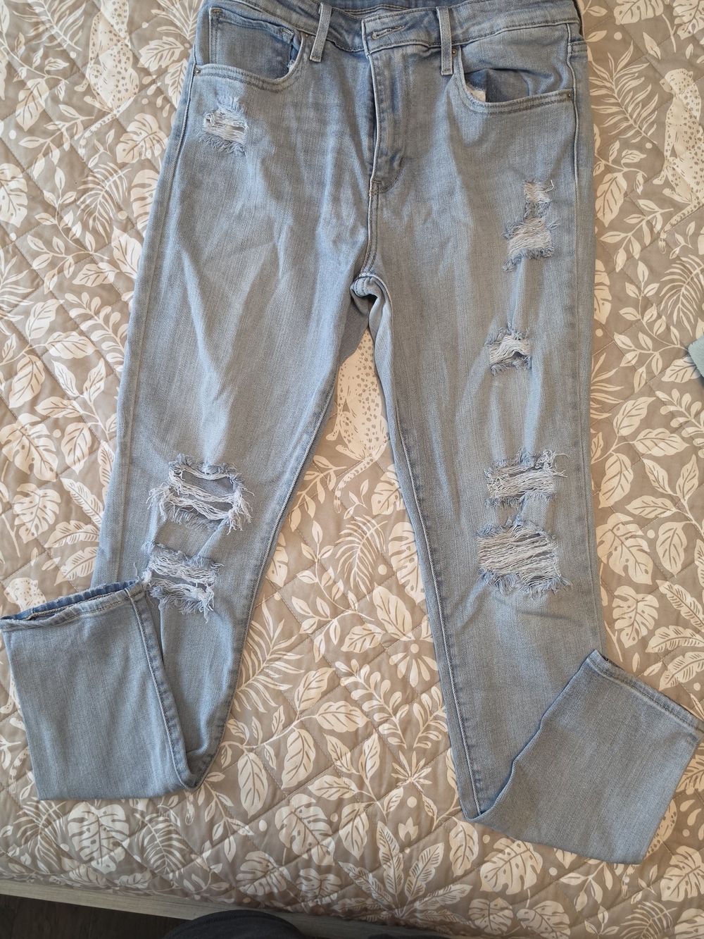 Levi's 721 High Rise Skinny Jeans Size 31 Light Wash Distressed Ripped Denim